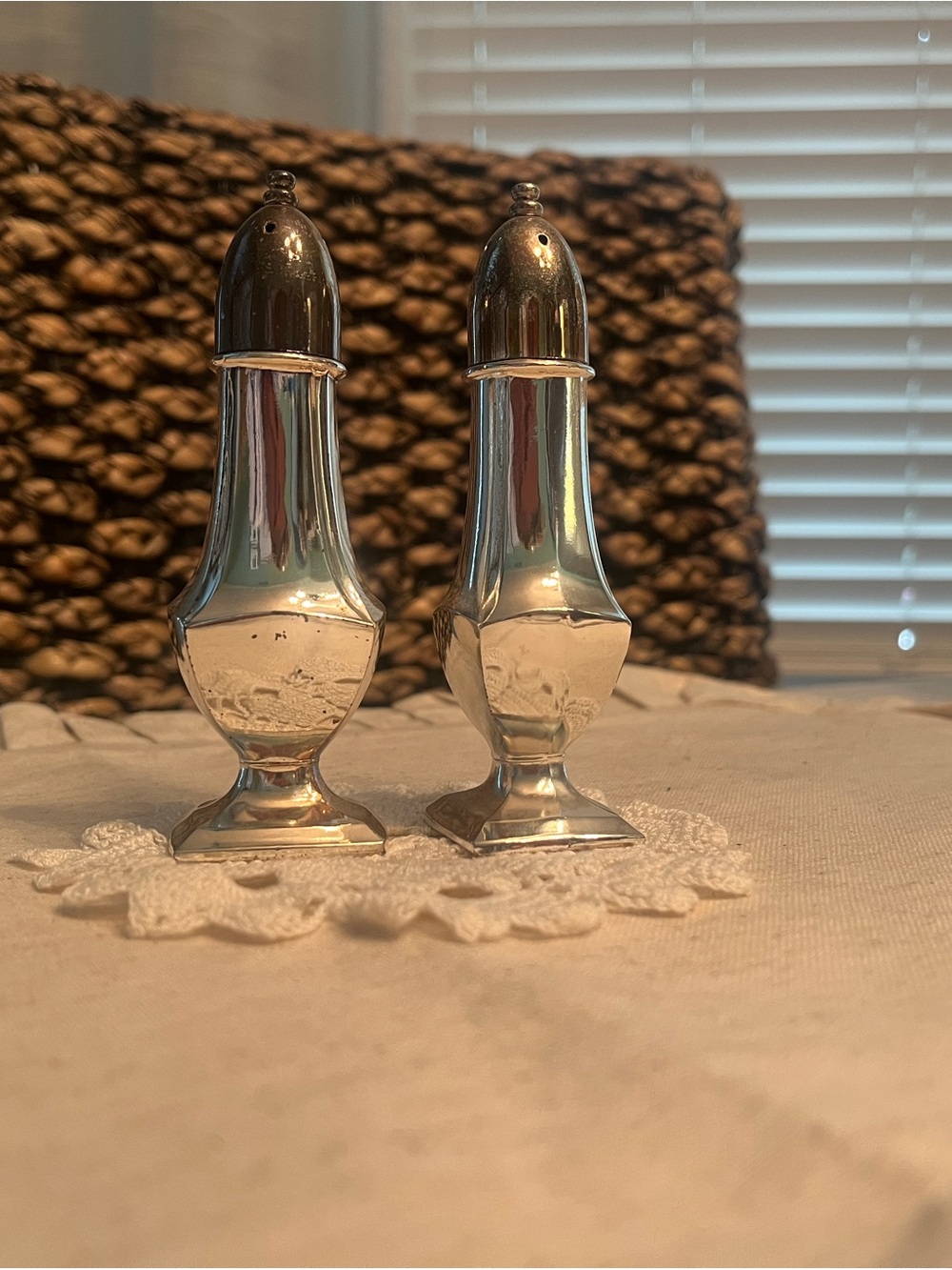 Vintage Oneida Classic Silver-Tone Salt and Pepper Shaker Set